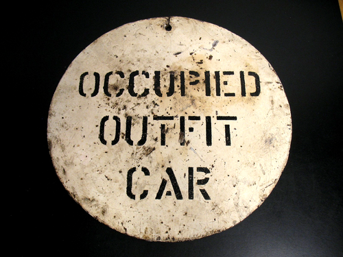 METAL VINTAGE RAILROAD OCCUPIED OUTFIT CAR SIGN 12" DIAMETER - 第 5/5 張圖片