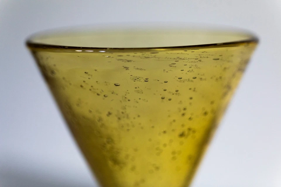 Juego de 2 vasos Martini soplados a mano posiblemente Artland ámbar Foto 2 de 4