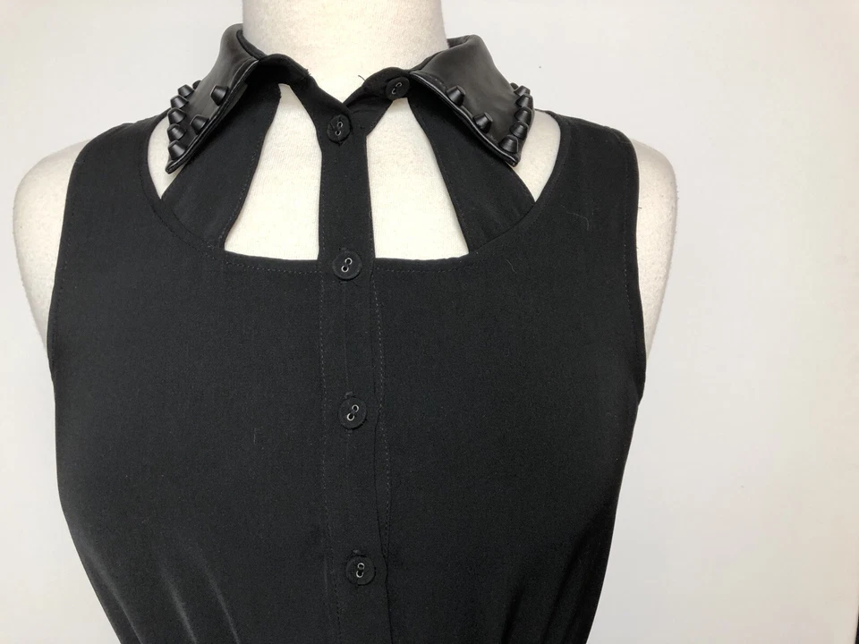 Vestido de festa Forever 21 exclusivo preto couro sintético colarinho cravado e cintura tamanho P - Imagem 3 de 4