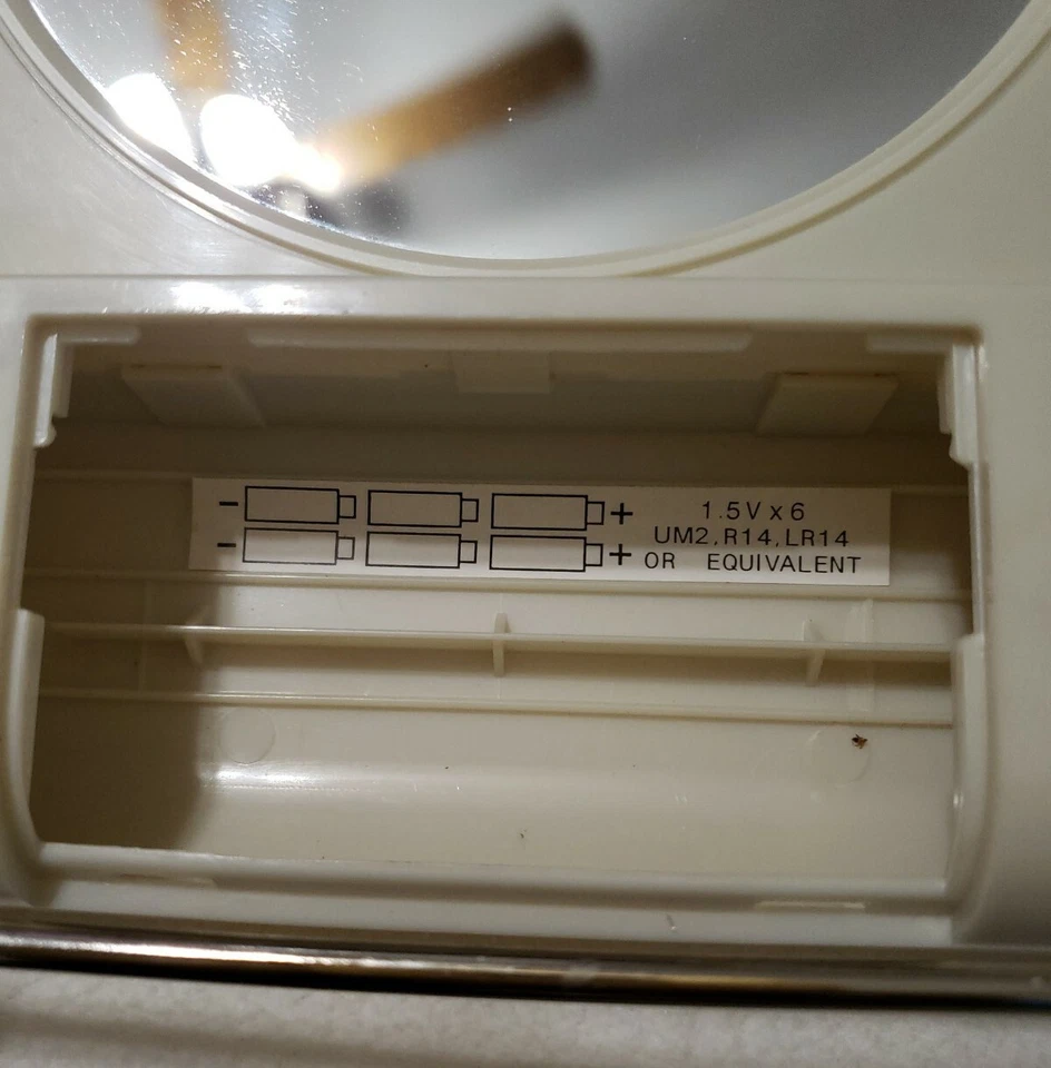 Revlon Perfect Look Travel Light Magnifying Makeup Mirror 1x/3x. Case,power cord - Image 4 of 4