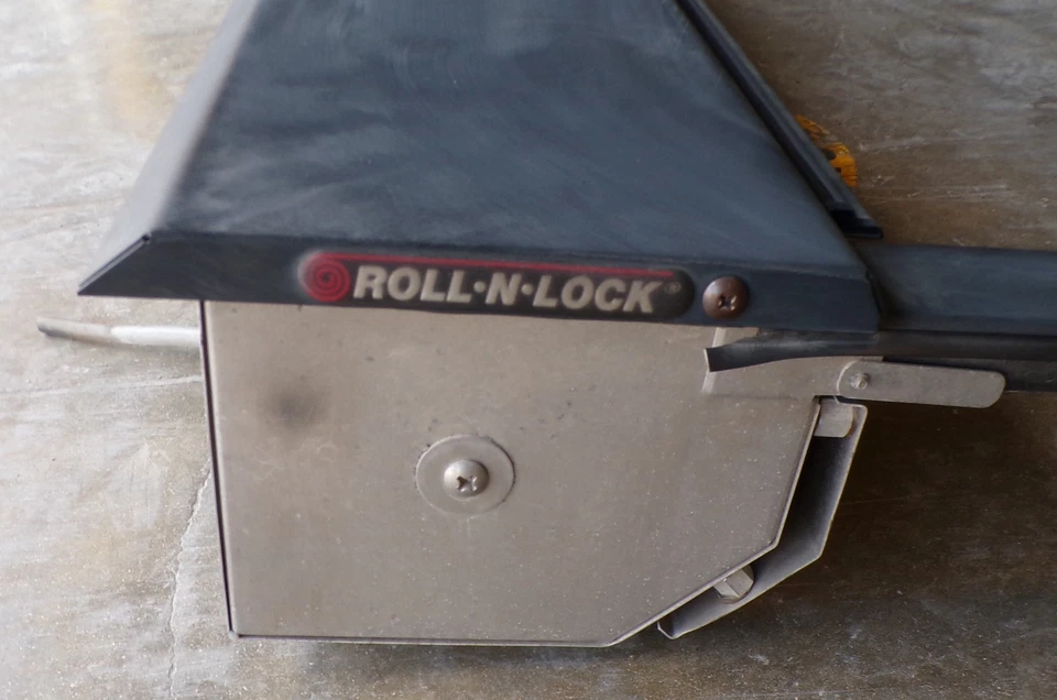 Cubierta Tonneau con bloqueo Roll N para camioneta local para Ford F-150 2015 Foto 2 de 2