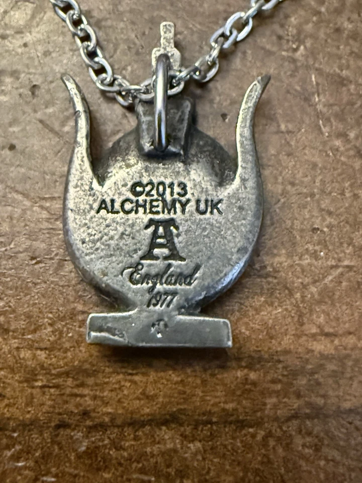 Collar Colgante Alquimia Gótico Culto de Asientos Peltre Diosa Egipcia Isis Horus Foto 2 de 4