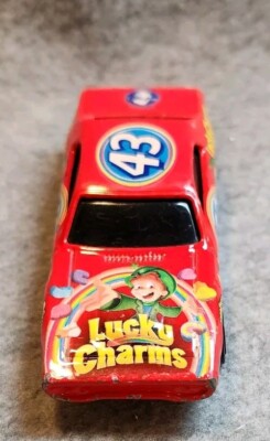 HOT WHEELS RICHARD PETTY 43 LUCKY CHARMS '71 PLYMOUTH GTX RED CAR