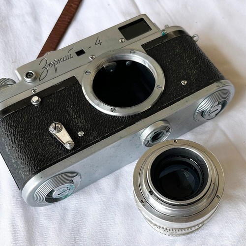 ZORKI 4 35mm camera Jupiter 8M lens 2/50 leather case very clean - Picture 9 of 10