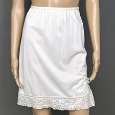 Vintage Young Her Majesty Juniors 9-10 Half Slip White Nylon USA Pillow Tab Lace