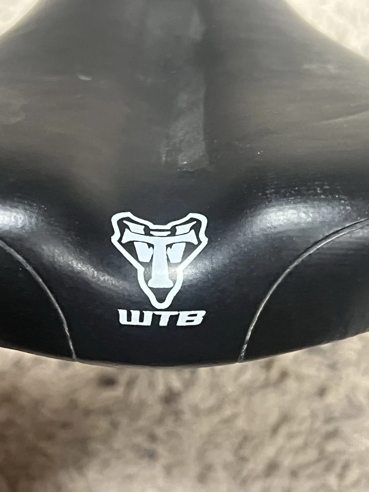 Asiento de sillín de bicicleta WTB Volt 135 mm rieles de acero negro Foto 3 de 4