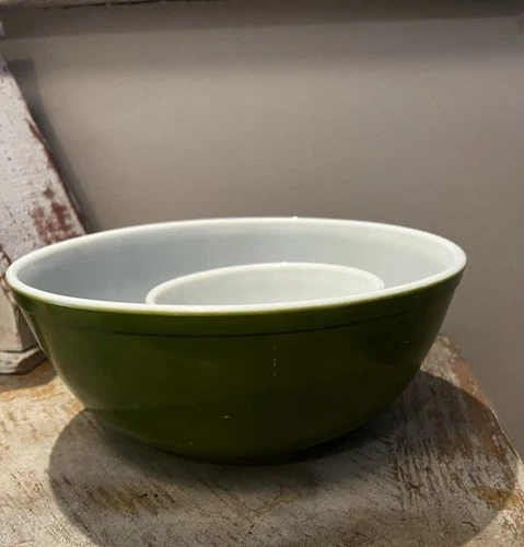 Pyrex Vintage Verde Green Olive 2 Piece Mixing Bowl Set Made In USA No Chips