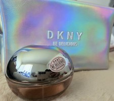 Perfume DKNY Be Delicious Fresh Blossom 100 ml con bolsa de maquillaje holográfica
