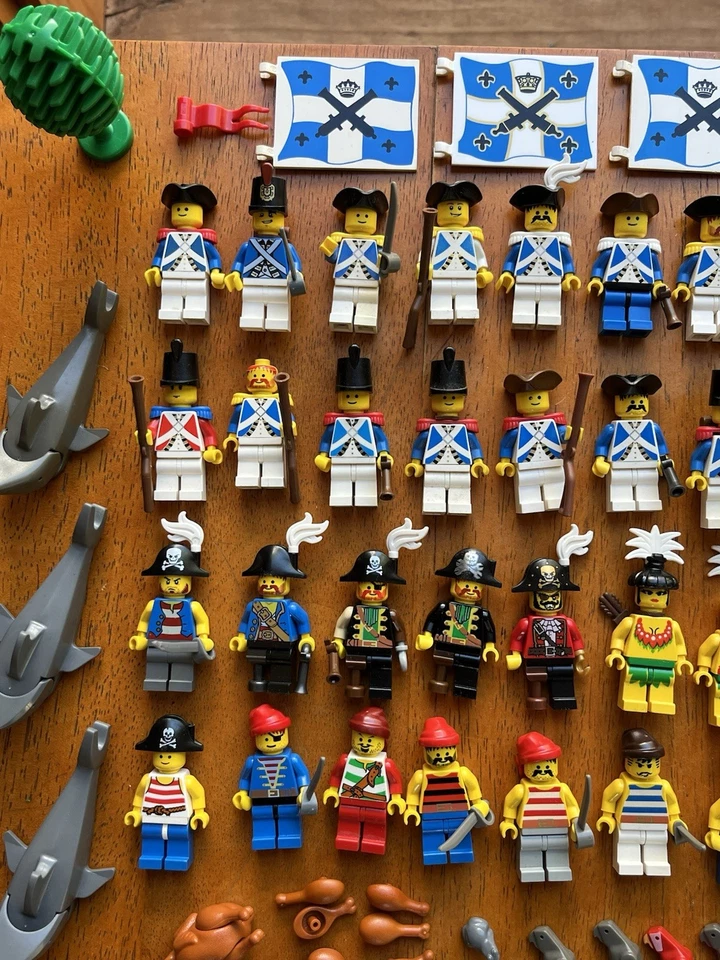 LOT 60 Vintage Lego Imperial Bandits, Soldiers Minifigures PIRATES w/Chest - Image 2 of 4
