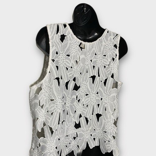 Caution To The Wind White Floral Eyelet Cropped Top Size Large - Picture 4 of 6