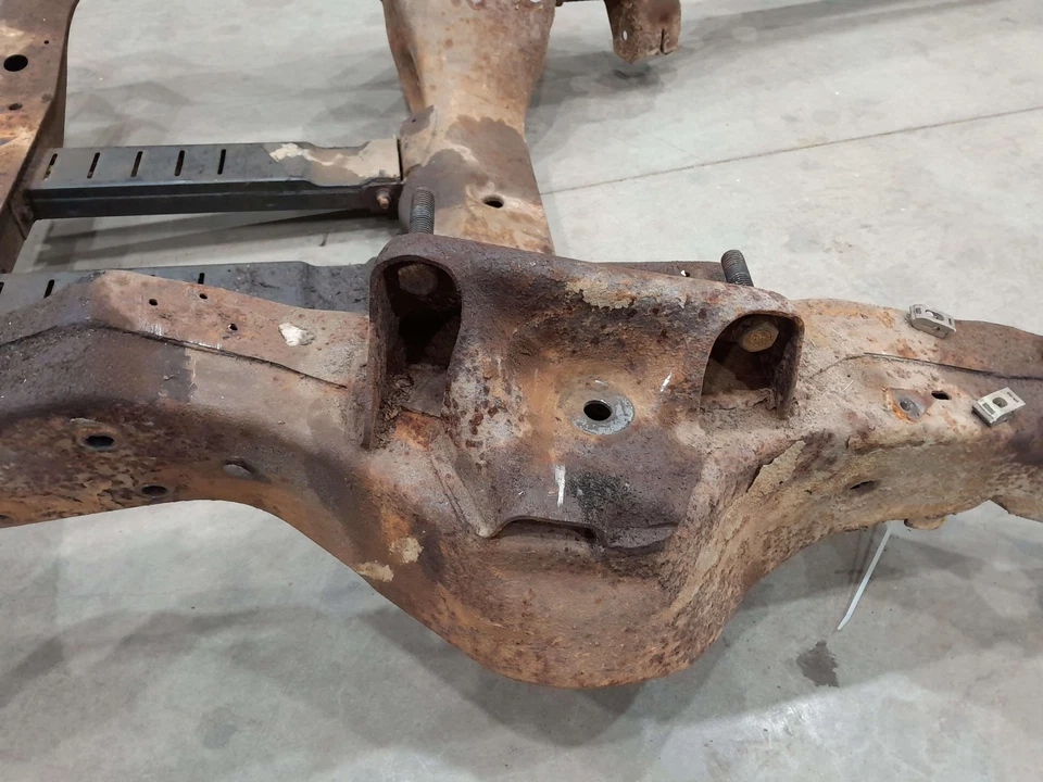 1992 - 1995 Chevy Astro Van quadro dianteiro Crossmember OEM 15674641 - Imagem 2 de 4