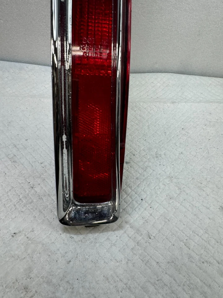 1998 CADILLAC DEVILLE RIHGT PASSENGER SIDE Taillight LAMP OEM (W-21) - Image 4 of 4