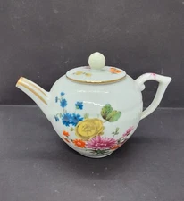 Victoria And Albert Museum Franklin Mint “Furstenberg" 1985 Mini Teapot 