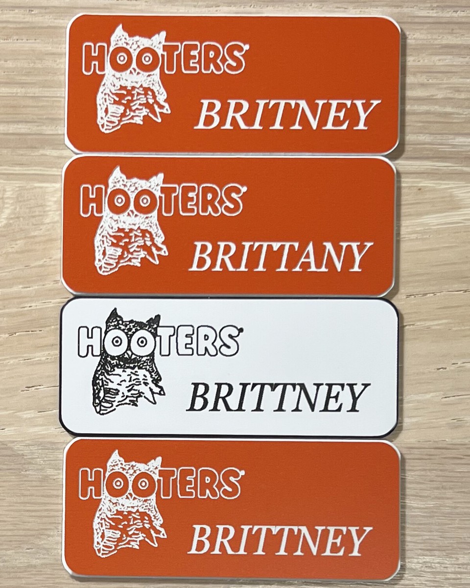 HOOTERS ピンバッジ NEW~HOOTERS Girl Uniform Fun Collectible Pin Badge Tag Gold