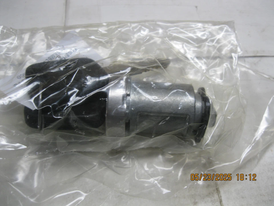 Ignition Lock Cylinder Standard US-279L fits 01-04 Mazda Tribute Foto 2 de 4