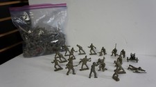 LARGE LOT OF OVER 100 UNMARKED PLASTIC ARMY SOLDIERS MPC MARX 
