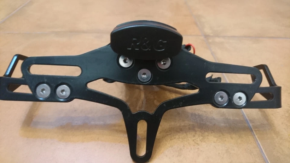 Portamatriculas Ducati Panigale V4-V2 R & G Racing - Imagen 4 de 4