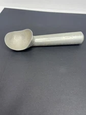 The ZEROLL Ice Cream Scoop No. 16 Green End - Toledo, Ohio - Vintage - Aluminum