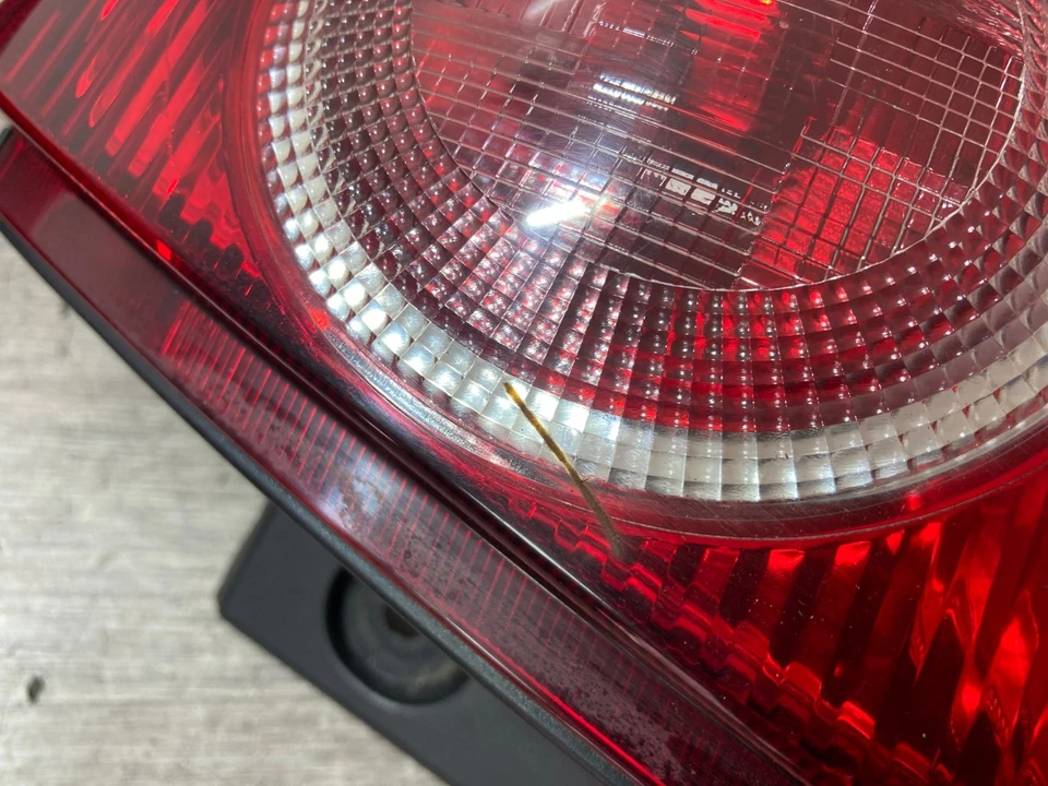 Nissan Micra 2005 par de luces traseras del lado del conductor y del pasajero Foto 4 de 4