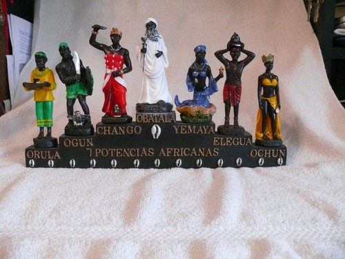 7 Potencias Africanas Resin Statue 7 African Powers In Very good Condition