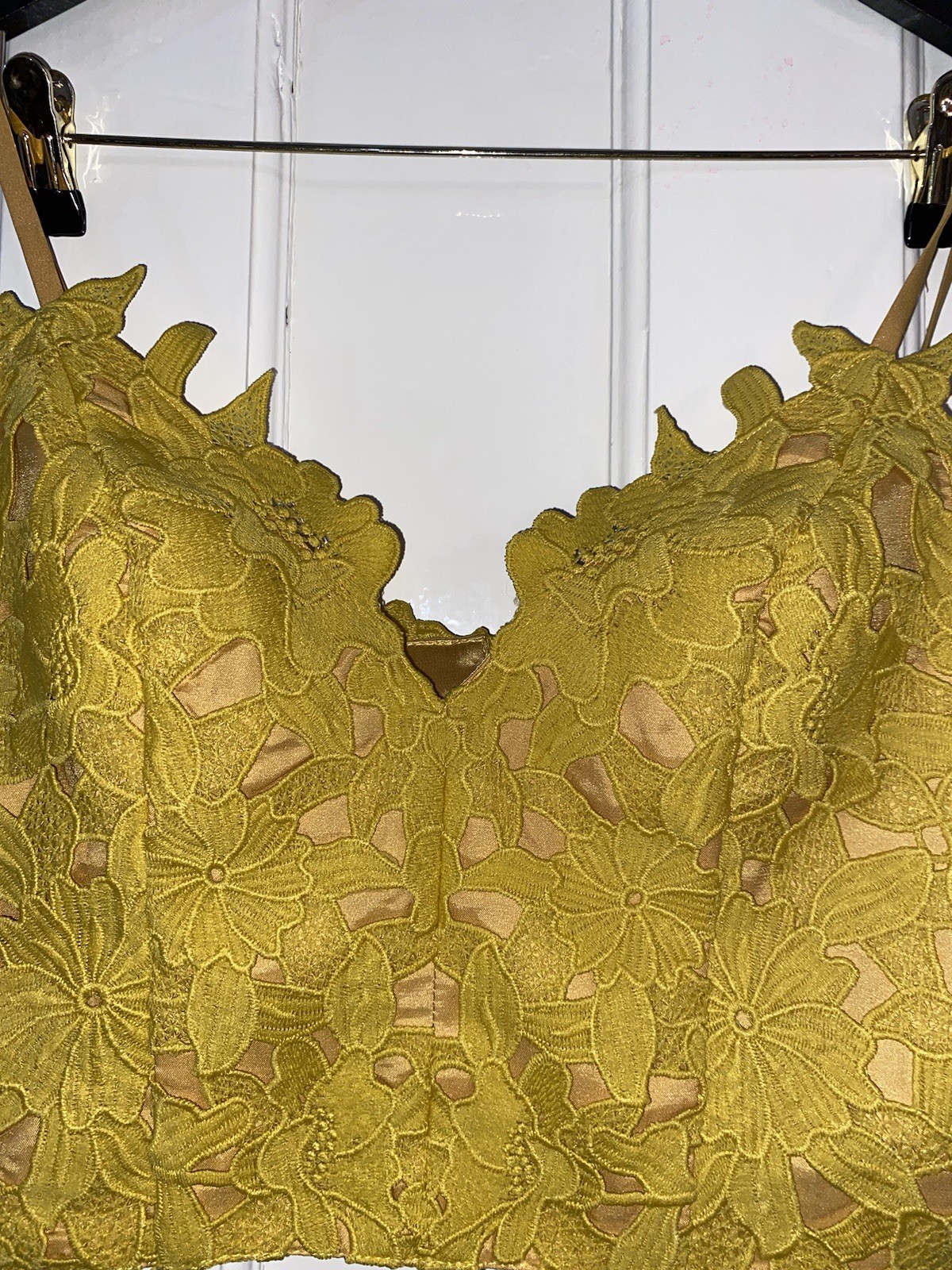 CHI CHI LONDON 'gillie' mustard crop top and midi skirt set sz.12 image 4