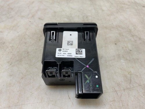 Jeep JL Wrangler Dash Media Plug USB AUX 68271568AC 2018 2019 2020 031257 - Picture 5 of 9