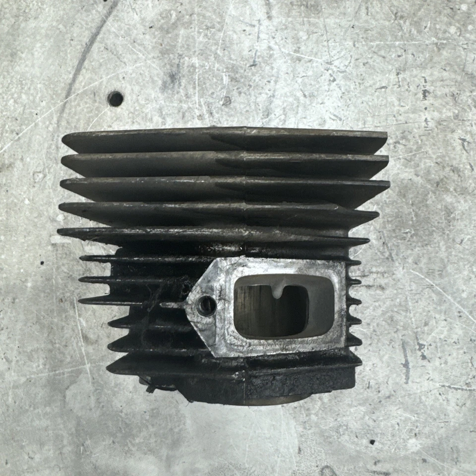 Ski Doo TNT 440 1976 1977 F/C moto de nieve izquierda/cilindro de toma de fuerza 823510 diámetro estándar Foto 2 de 4