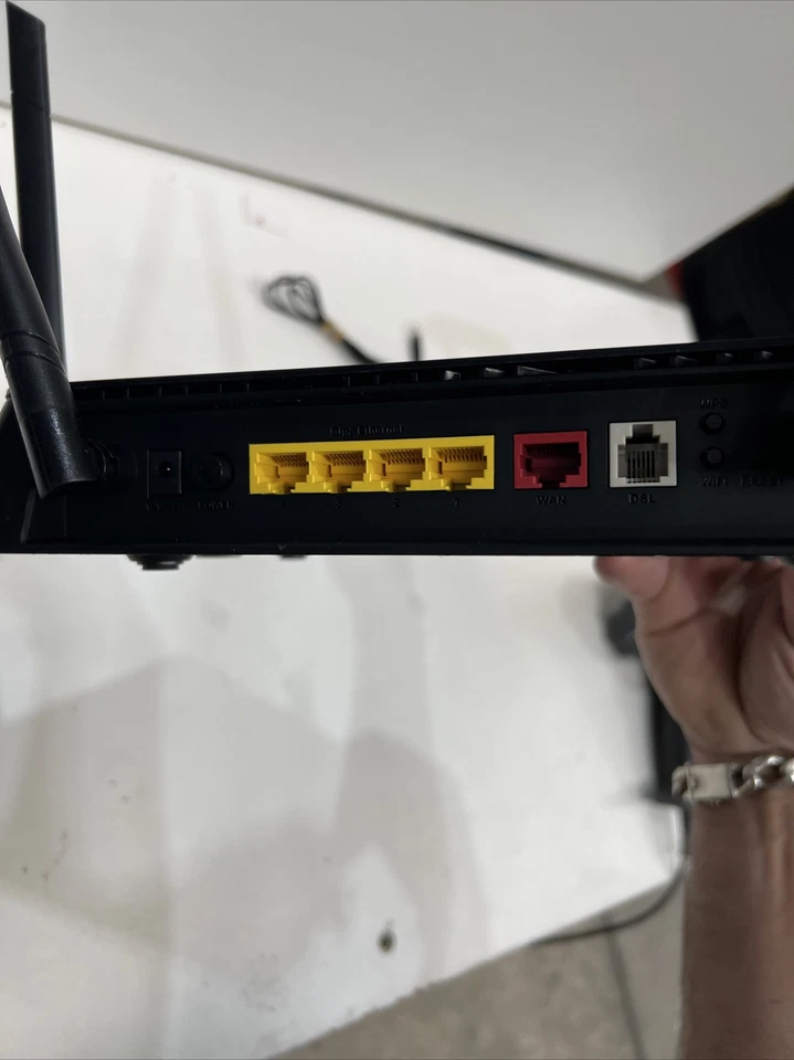 D-LINK WIRELESS VIPER AC2600 DUAL BAND GIGABIT ADSL2+/VDSL2 MODEM DSL-3900 - image 4 of 4