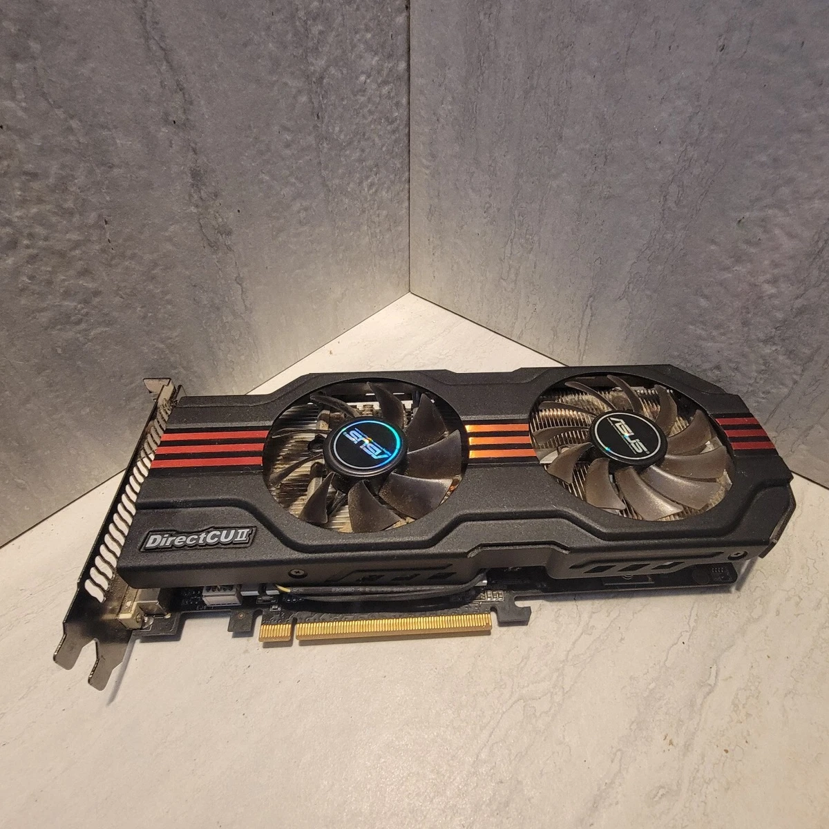 ASUS GeForce GTX 560 Ti DirectCuII 1Go - Prix pas cher