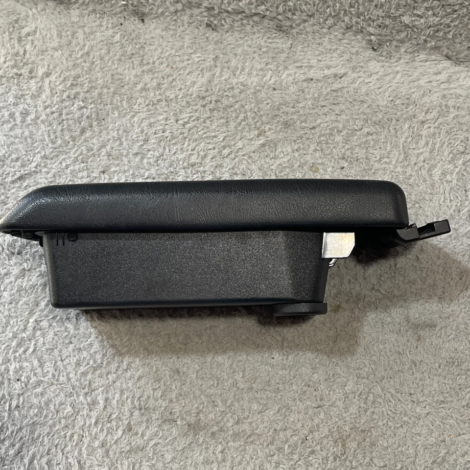 94-00 Mercedes Benz C220 C230 C280 Center Console Armrest Black OEM Excellent - Image 4 of 4