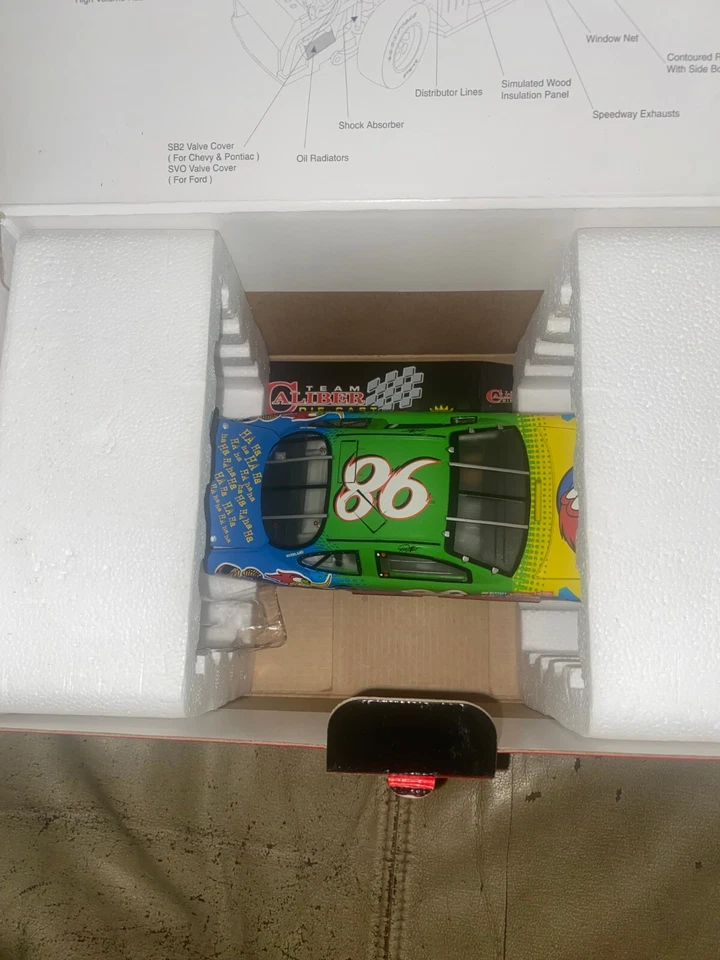 Cale Yarborough #98. Ford Taurus 1999. Pájaro carpintero leñoso Foto 4 de 4