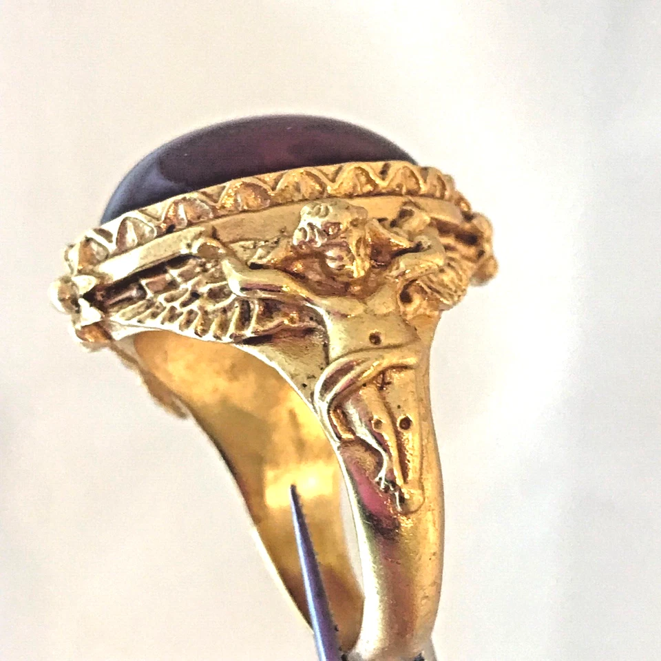 ANILLO RENACIMIENTO ROMANO Elizabeth Taylor Para Avon Querubín Cabujón De Colección Edad Dorada Talla 8 Foto 2 de 4