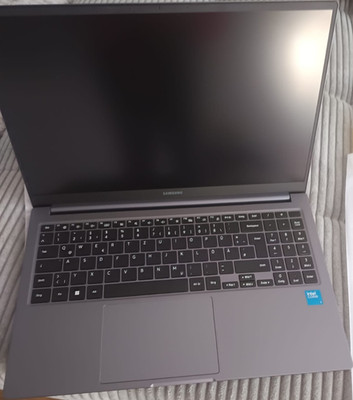Samsung Notebook Laptop Intel Core i3 15,6 Zoll Display Grau tragbarer Computer