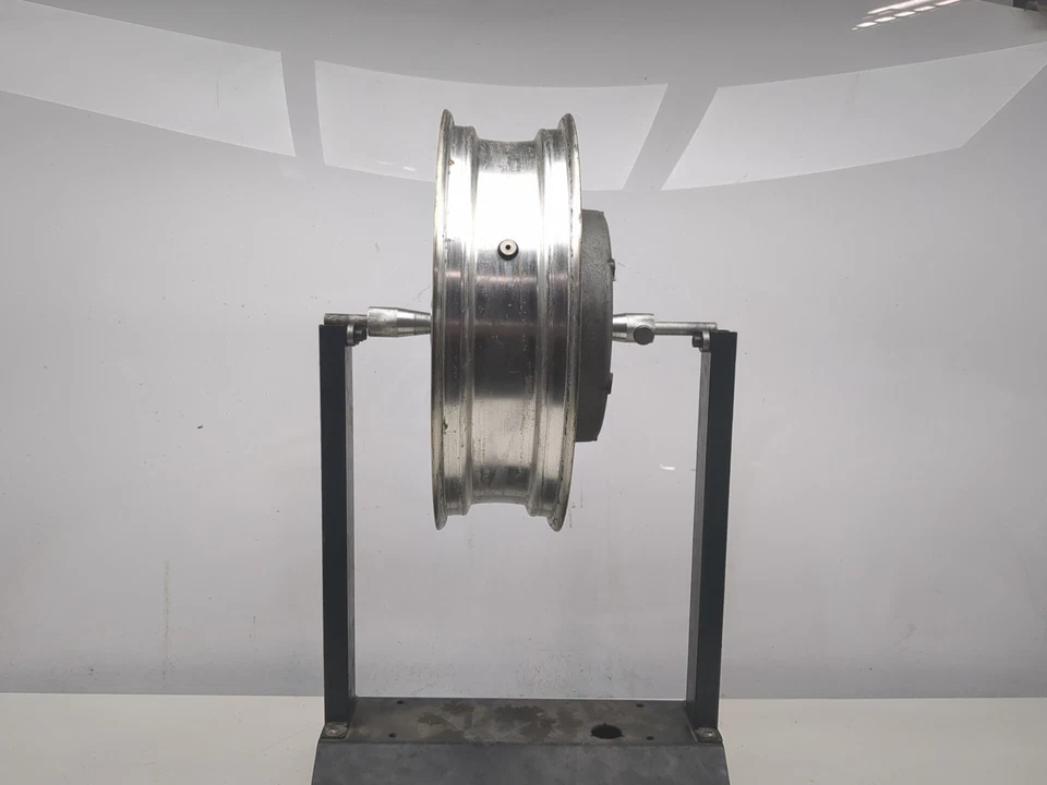 Llanta trasera recta 97-09 Yamaha Royal Star Tour Deluxe XVZ1300LT 15X4,00 Foto 3 de 4