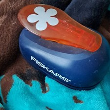 Fiskars Flower Paper Punch 1"-1.75" Scrapbooking Craft Tool MPN 2130