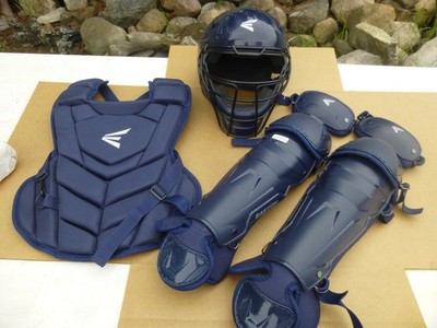Easton Black Magic 3.0 Youth Baseball / Softball Catcher s Box Set Ages 9-12