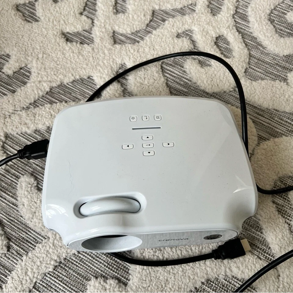 Mini Proyector Crenova 1080P Proyector de Películas Interior Exterior Usado en Excelente Condición Foto 4 de 4