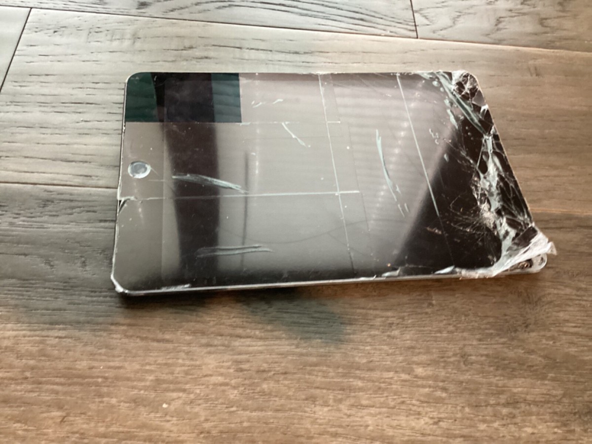 Apple iPad Mini 4th Gen Space Grey 128GB 7.9