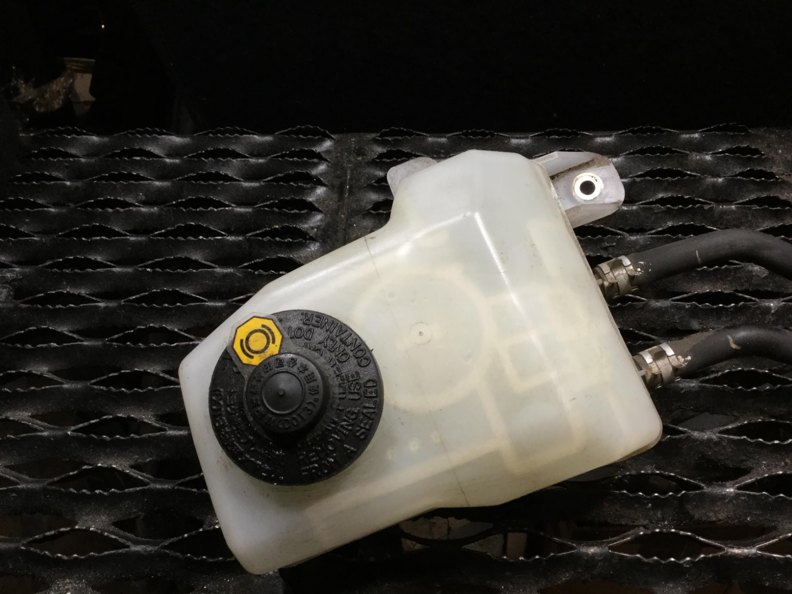 04 05 06 07 08 09 TOYOTA PRIUS BRAKE FLUID RESERVOIR 13231140120 OEM