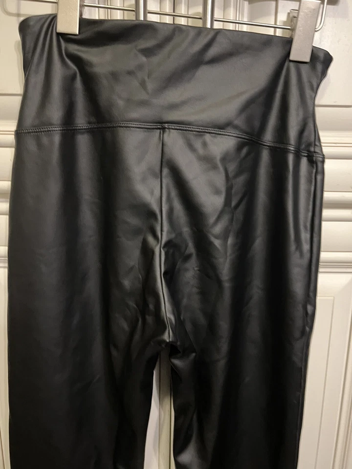 Leggings moldeadores de cuero sintético Yummie cremallera lateral tobillos talla M elásticos adelgazantes Foto 4 de 4