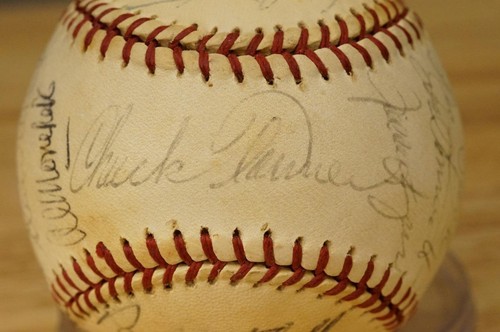 Original Autographs Oakland A's 1976 Team Baseball Rollie Fingers Vida Blue - Picture 4 of 11