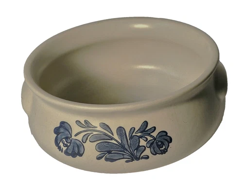 Vintage Pfaltzgraff Yorktowne 2 QT Casserole No Lid