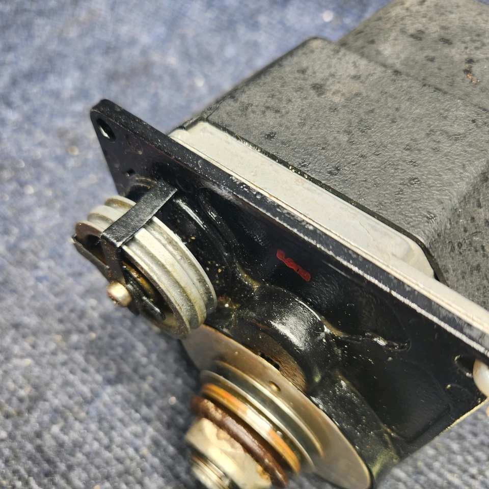 065-0061-05 | Bendix King KS272A | Beechcraft F33A | TRIM SERVO ASSY W/ MODS 14V - Image 2 of 4