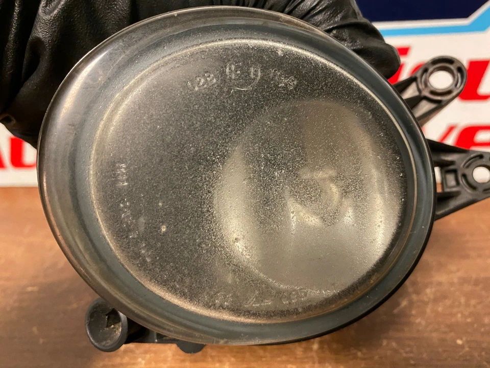 2003 Audi A4 farol de neblina esquerdo/motorista #159 fabricante de equipamento original - Imagem 2 de 4