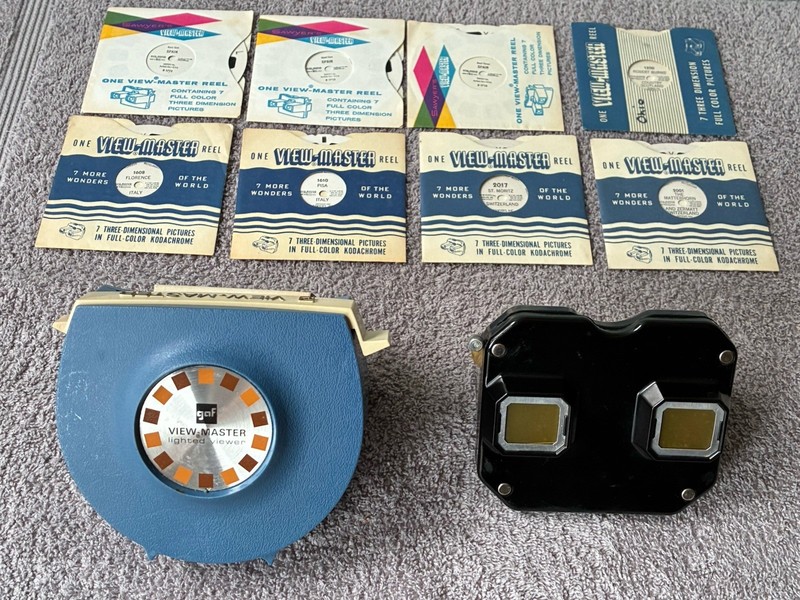 1 VINTAGE VIEW-MASTER LIGHTED &  1 STANDARD VIEWER PLUS 8 CLASSIC REELS (EUROPE)