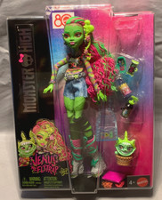 Monster High Venus McFlytrap Fashion Doll with Pet Chewlian and Accessories NIB