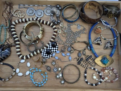 Vtg Mod Costume Jewelry Lot Tribal Boho Ect Lucite Glass Brass 34 Pc