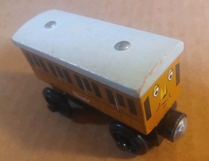 2003 THOMAS THE TRAIN WOODEN CLARABEL NAME ON CHASSIS 07148