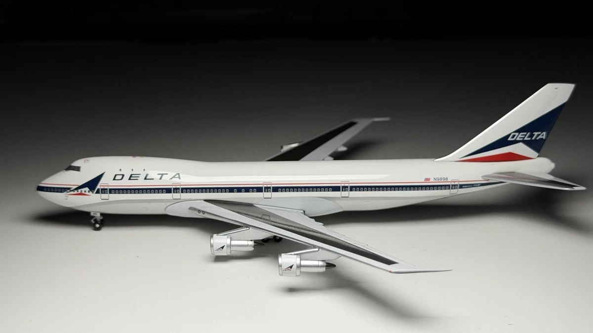 AeroClassics Boeing 747 1:400 Contemporary Diecast Aircraft