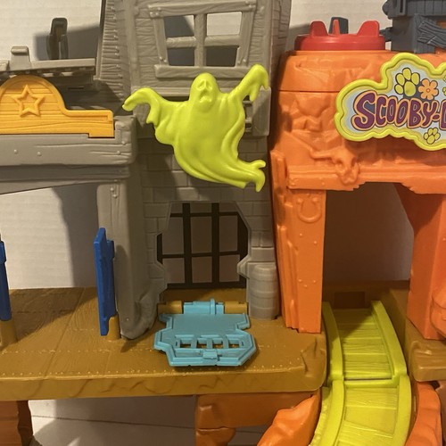 2018 Fisher Price Imaginext Scooby Doo Haunted Ghost Town Playset - Picture 8 of 9